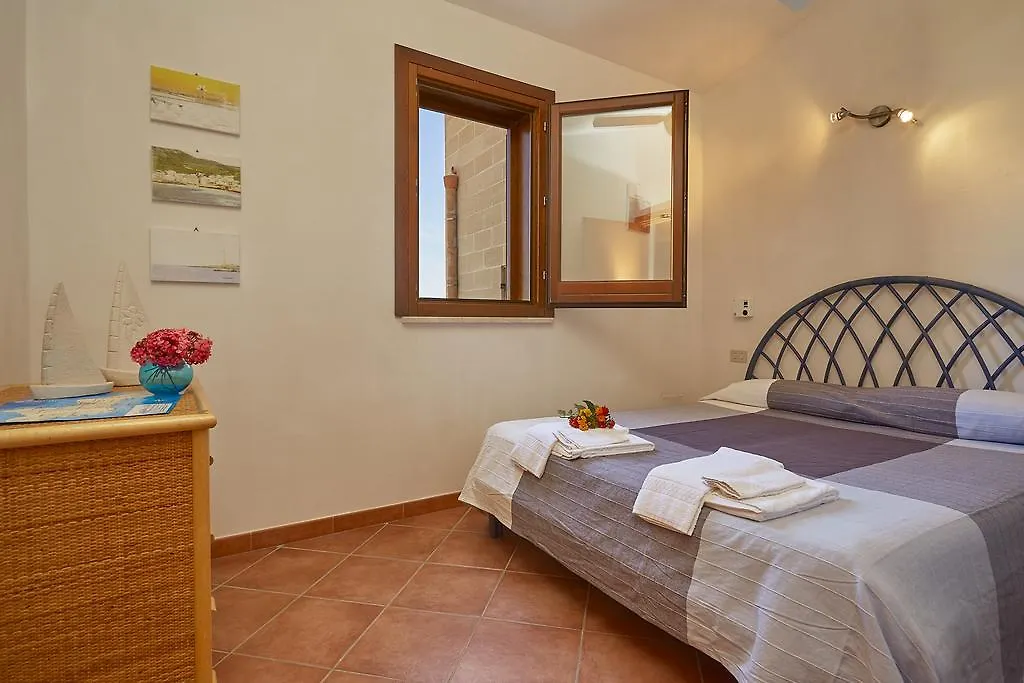 Case Canino Favignana 0*,  Italia
