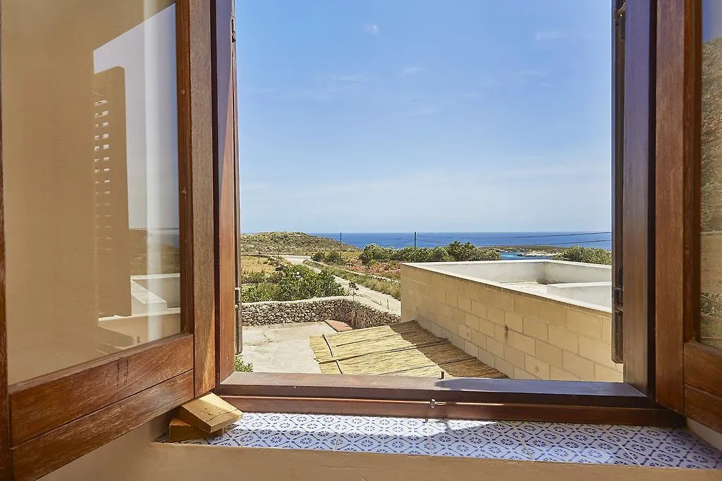 Case Canino Favignana 0*,  Italia